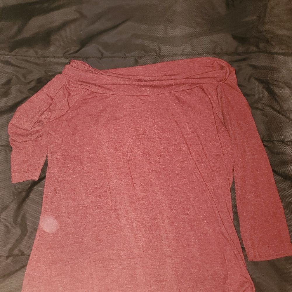 med burgundy on/off shoulder top 3/4 sleeve